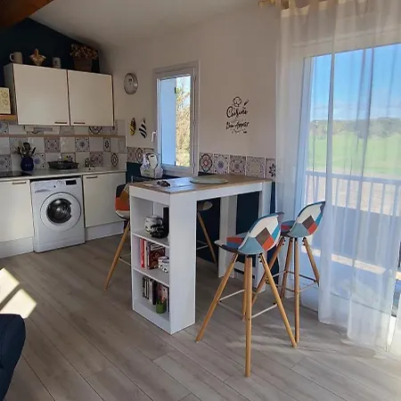 Apartment Au Calme A L'oree Du Golf 1 *