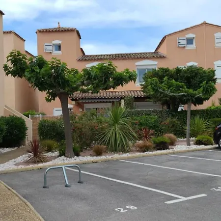 Apartment Au Calme A L'oree Du Golf 1 *